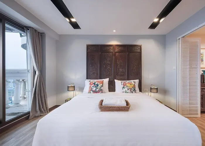 Bangkok, 5 Stars River View & Characteristic Decor