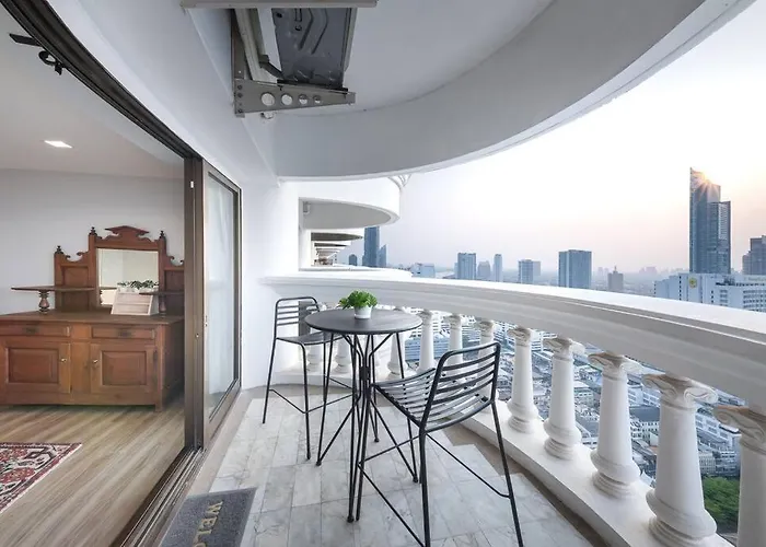 Bangkok, 5 Stars River View & Characteristic Decor