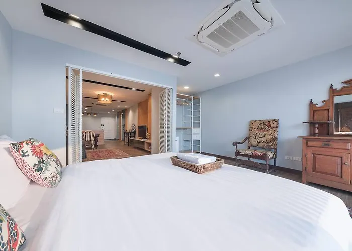 Bangkok, 5 Stars River View & Characteristic Decor *